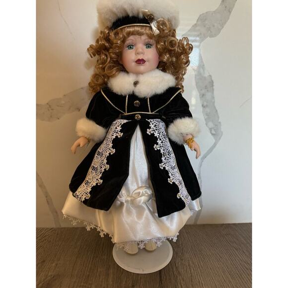 Brass Key Victorian Rose Collection Genuine Porcelain Doll Special Edition 1997 - Picture 5 of 9